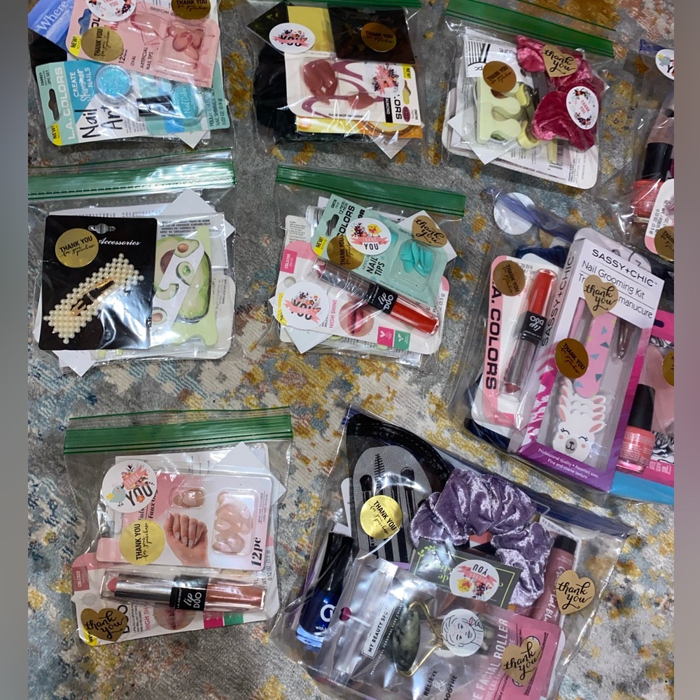 FREE GIFTS WITH PURCHASE 🎁 - Picture 6 of 12